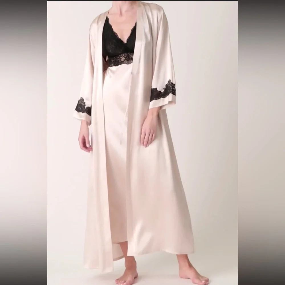 100% Silk Robe - Picture 3 of 15